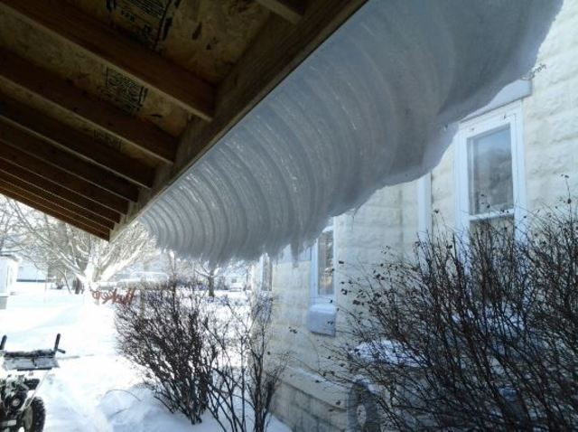 PHOTOS: Snow arrives in Omaha Metro