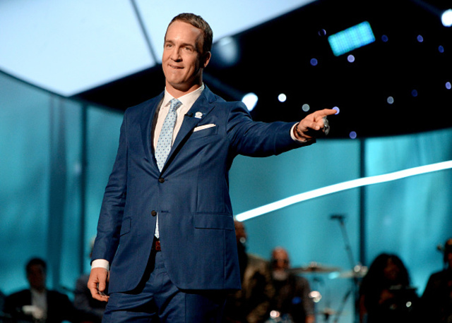 Manning makes fun of his own retirement at ESPYs
